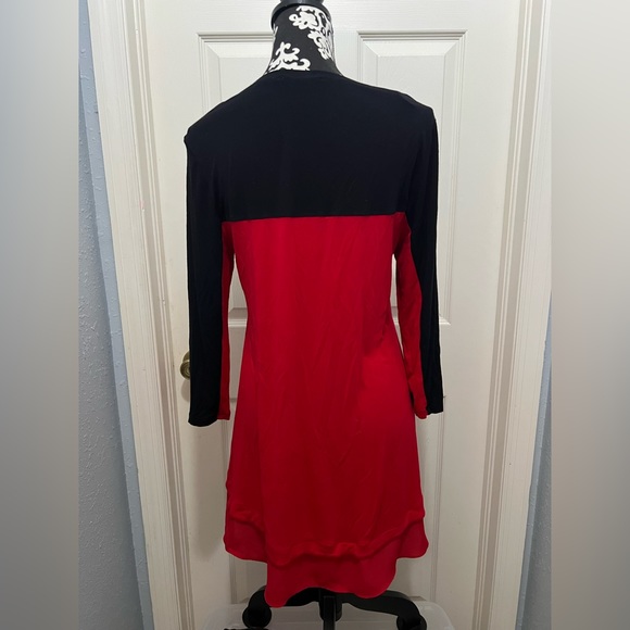 Peter Nygard Black & Red long tunic top - Picture 2 of 5